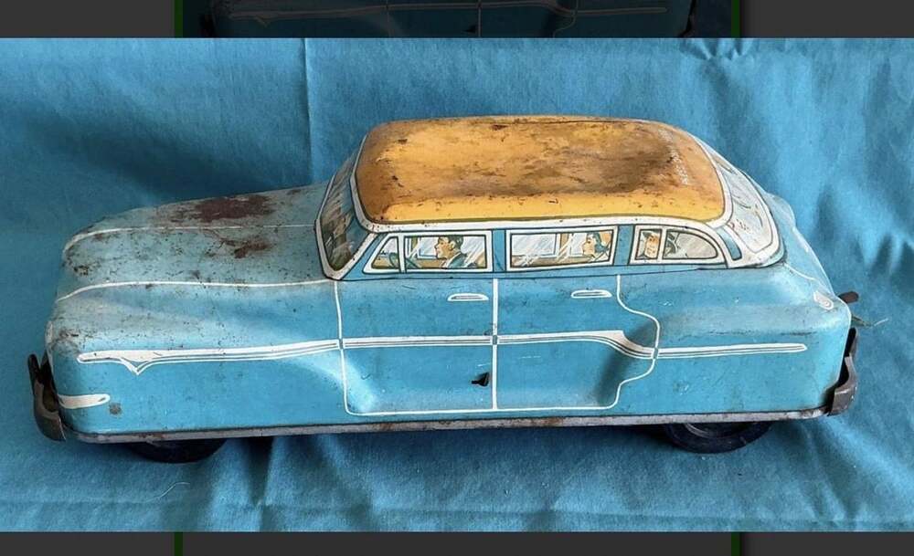 VTG 1940s–50’s Wolverine litho tin "Mystery Car" family sedan, Blue and Yellow.